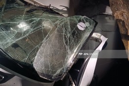 Tovuzda yük avtomobili elektrik dirəyinə çırpılıb, sürücü ölüb - FOTO 