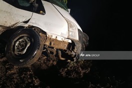 Tovuzda yük avtomobili elektrik dirəyinə çırpılıb, sürücü ölüb - FOTO 