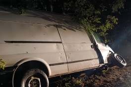 Tovuzda yük avtomobili elektrik dirəyinə çırpılıb, sürücü ölüb - FOTO 