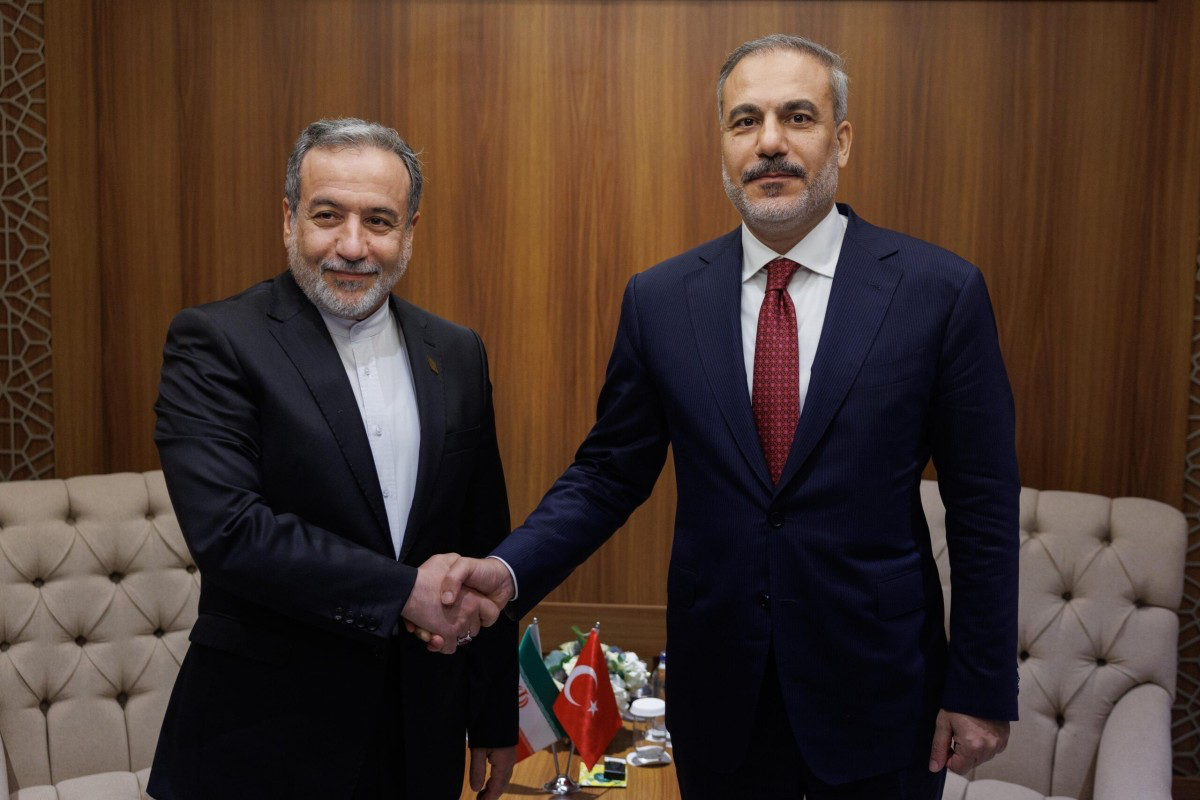 Turkish, Iranian FMs discuss Hormuz Strait, cease-fire talks