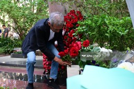 Müslüm Maqomayevin məzarı ziyarət edilib - FOTO 