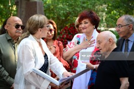 Müslüm Maqomayevin məzarı ziyarət edilib - FOTO 