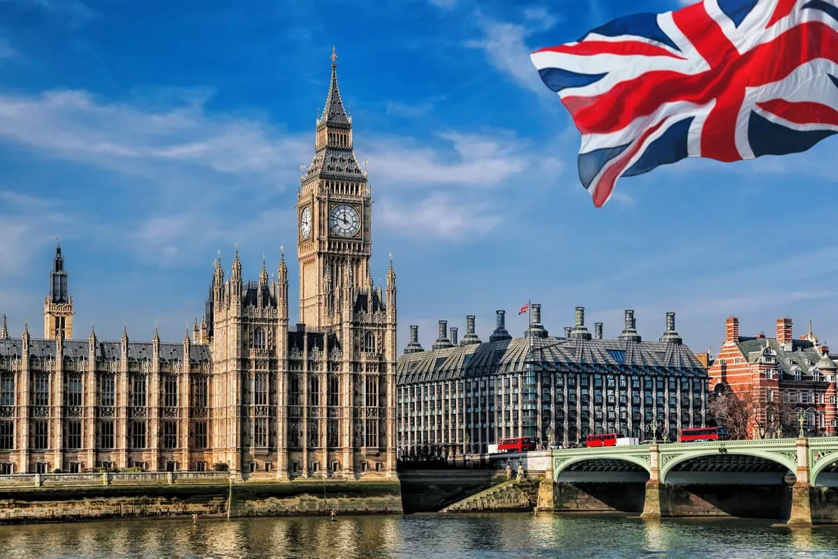 KİV: Böyük Britaniyanın üç nazirinin telefon nömrələri internetə sızdırılıb