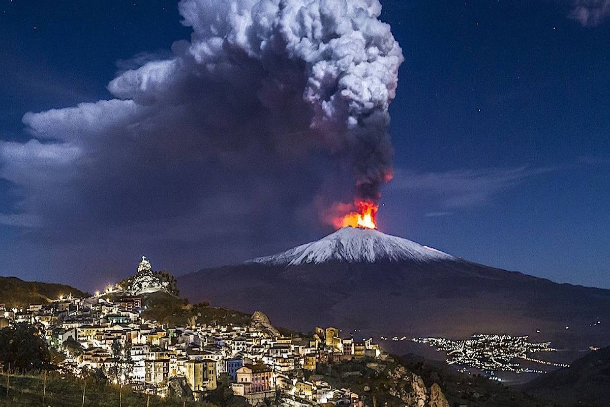 Etna vulkanında ildırım vuran ABŞ vətəndaşı ölüb