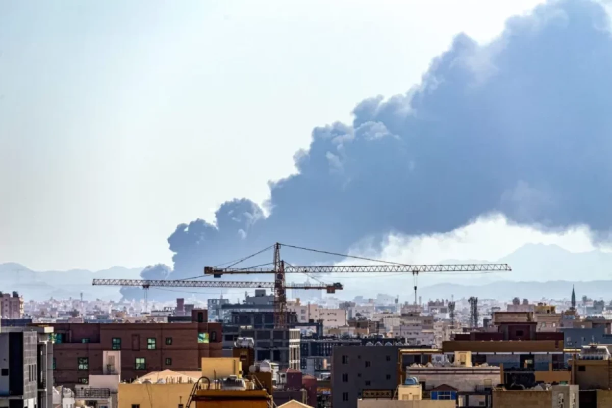 Husilər "Saudi Aramco"nun neftayırma zavodunu dronla vurub