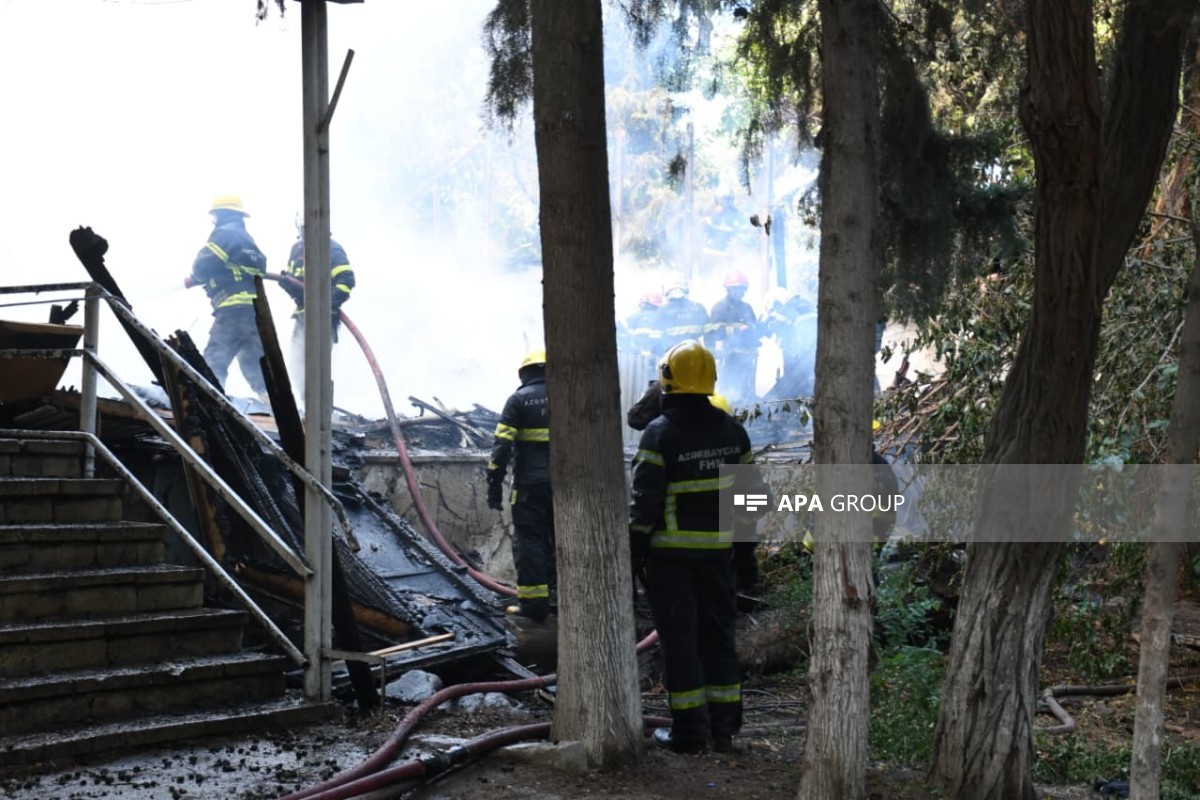 Bakıda istifadəsiz tikilidə yanğın baş verib - VİDEO  - FOTO  - YENİLƏNİB 