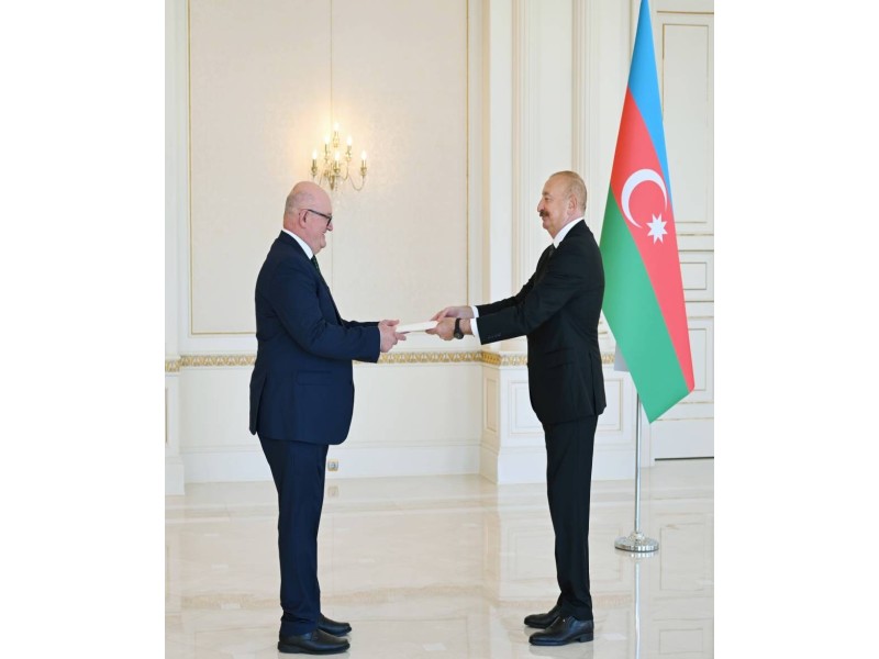 Prezident Böyük Britaniyanın yeni səfirinin etimadnaməsini qəbul edib