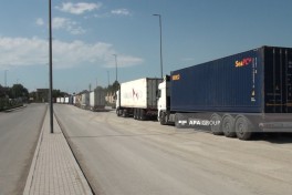 DGK: Azərbaycan və Gürcüstan sərhəddə yük maşınlarının sıxlığının aradan qaldırılması üçün tədbirlər görəcək - FOTO 