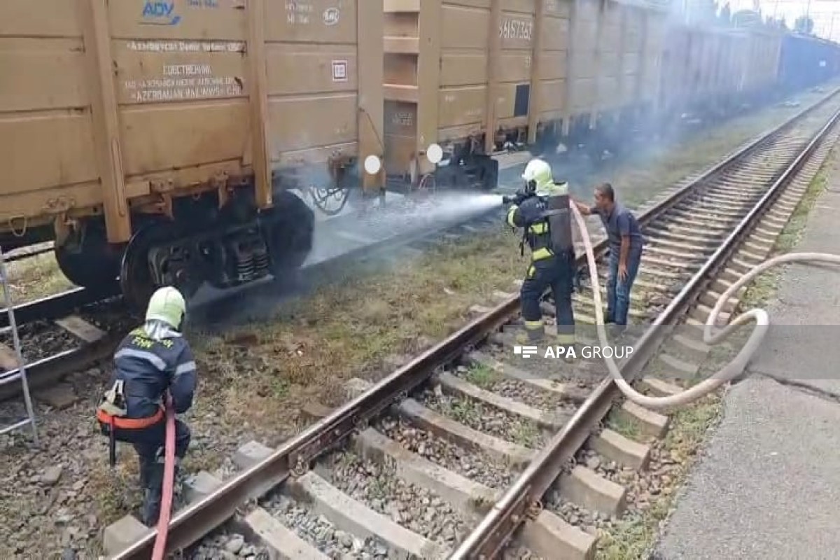 Azərbaycandan Gürcüstana gedən yük qatarında yanğın olub - <span class="red_color">FOTO