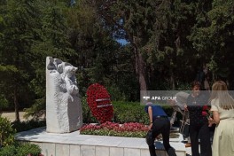 Maestro Niyazinin məzarı ziyarət olunub