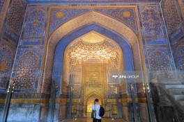 Azərbaycan media nümayəndələri Səmərqənddə Registan meydanını ziyarət ediblər - FOTO 