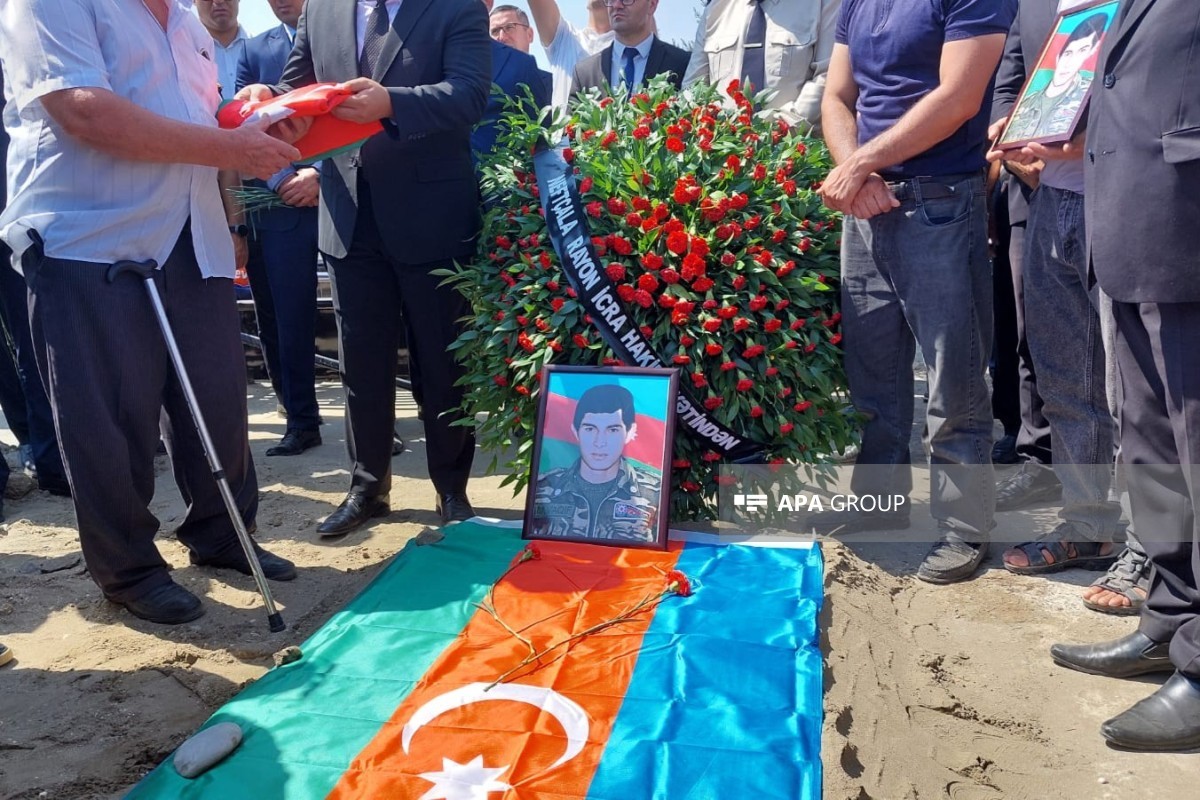 Birinci Qarabağ müharibəsinin itkin-şəhidi Vaqif Məhərrəmovun qalıqları Neftçalada dəfn olunub - FOTO 