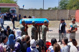Birinci Qarabağ müharibəsinin itkin-şəhidi Vaqif Məhərrəmovun qalıqları Neftçalada dəfn olunub - FOTO 