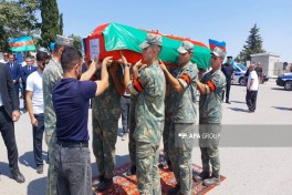 Birinci Qarabağ müharibəsinin itkin-şəhidi Vaqif Məhərrəmovun qalıqları Neftçalada dəfn olunub - FOTO 