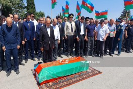 Birinci Qarabağ müharibəsinin itkin-şəhidi Vaqif Məhərrəmovun qalıqları Neftçalada dəfn olunub - FOTO 