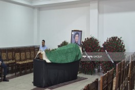 Əməkdar jurnalist Nurani Yasamal qəbiristanlığında dəfn edilib - YENİLƏNİB  - FOTO 
