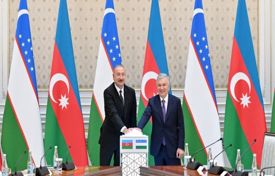 İlham Əliyev və Şavkat Mirziyoyev Azərbaycanın Özbəkistanda həyata keçirdiyi layihələrin açılış və təməlqoyma mərasimində iştirak ediblər