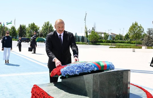 Prezident İlham Əliyev Daşkənddə Müstəqillik abidəsini ziyarət edib - VİDEO 