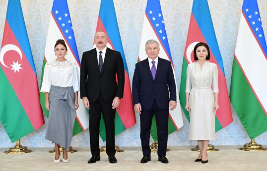 Azərbaycan ilə Özbəkistan prezidentləri və birinci xanımlar “Kuksaroy” Dövlət İqamətgahında birgə foto çəkdiriblər