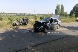 Qazaxda iki minik avtomobili toqquşub, 3 nəfər ölüb