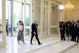 Azərbaycan ilə Özbəkistan prezidentləri və birinci xanımlar “Kuksaroy” Dövlət İqamətgahında birgə foto çəkdiriblər