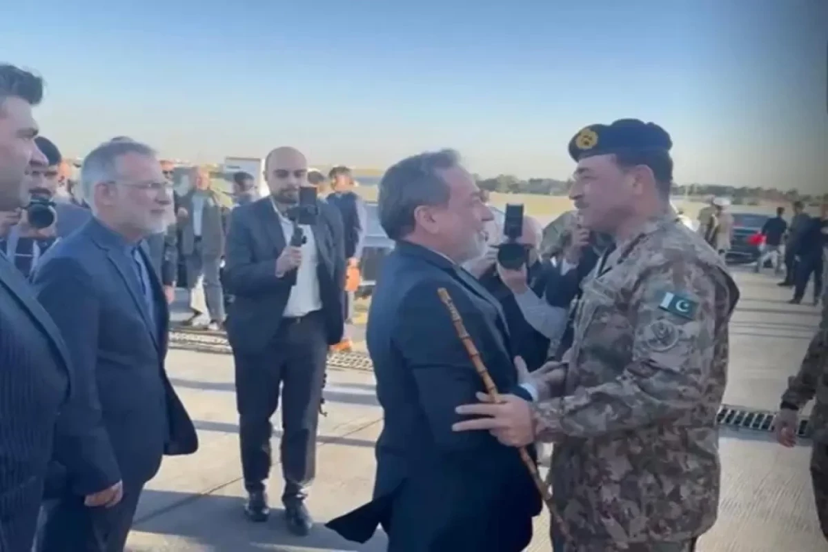 İranın xarici işlər naziri Abbas Əraqçi vəPakistan Silahlı Qüvvələrinin Baş Qərargah rəisi Asim Munir