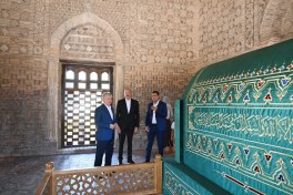 Azərbaycan ilə Özbəkistanın prezidentləri və birinci xanımları Buxarada İsmayıl Samani türbəsi ilə tanış olublar - YENİLƏNİB  - VİDEO 