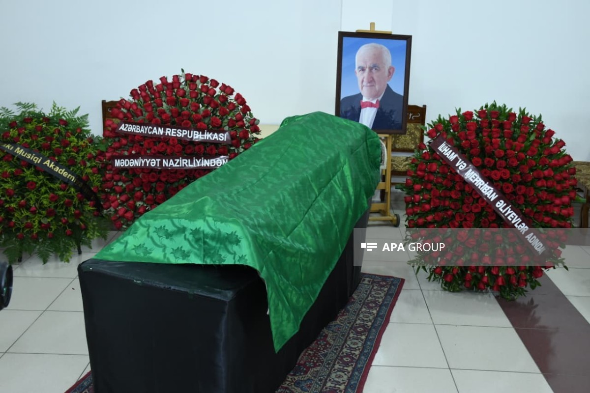 Prezident İlham Əliyev və Mehriban Əliyeva Xalq artisti Tofiq Bakıxanovun vida mərasiminə əklil göndərib - <span class="red_color">YENİLƏNİB - <span class="red_color">FOTO