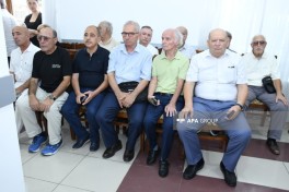 Prezident İlham Əliyev və Mehriban Əliyeva Xalq artisti Tofiq Bakıxanovun vida mərasiminə əklil göndərib - YENİLƏNİB - FOTO