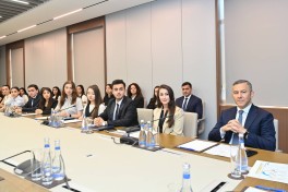 Yalçın Rəfiyev  IV “Maarifçi” tələbə-məzun proqramının iştirakçıları ilə görüşüb