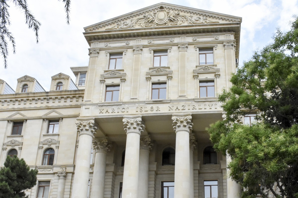 XİN Rusiyada Azərbaycan səfirliyinin qonaq evi qarşısındakı təxribatı pisləyib, Moskvaya çağırış edib