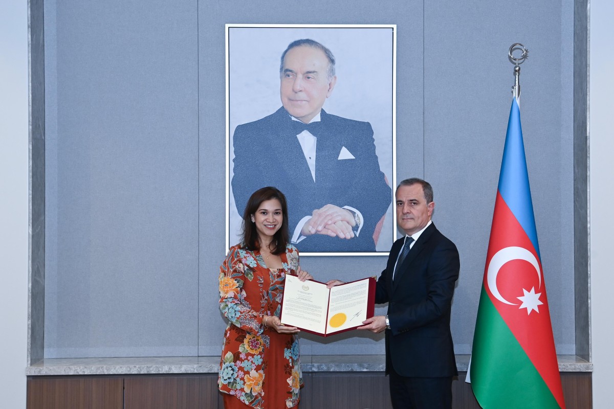 Malayziyanın yeni səfiri etimadnaməsinin surətini Ceyhun Bayramova təqdim edib
