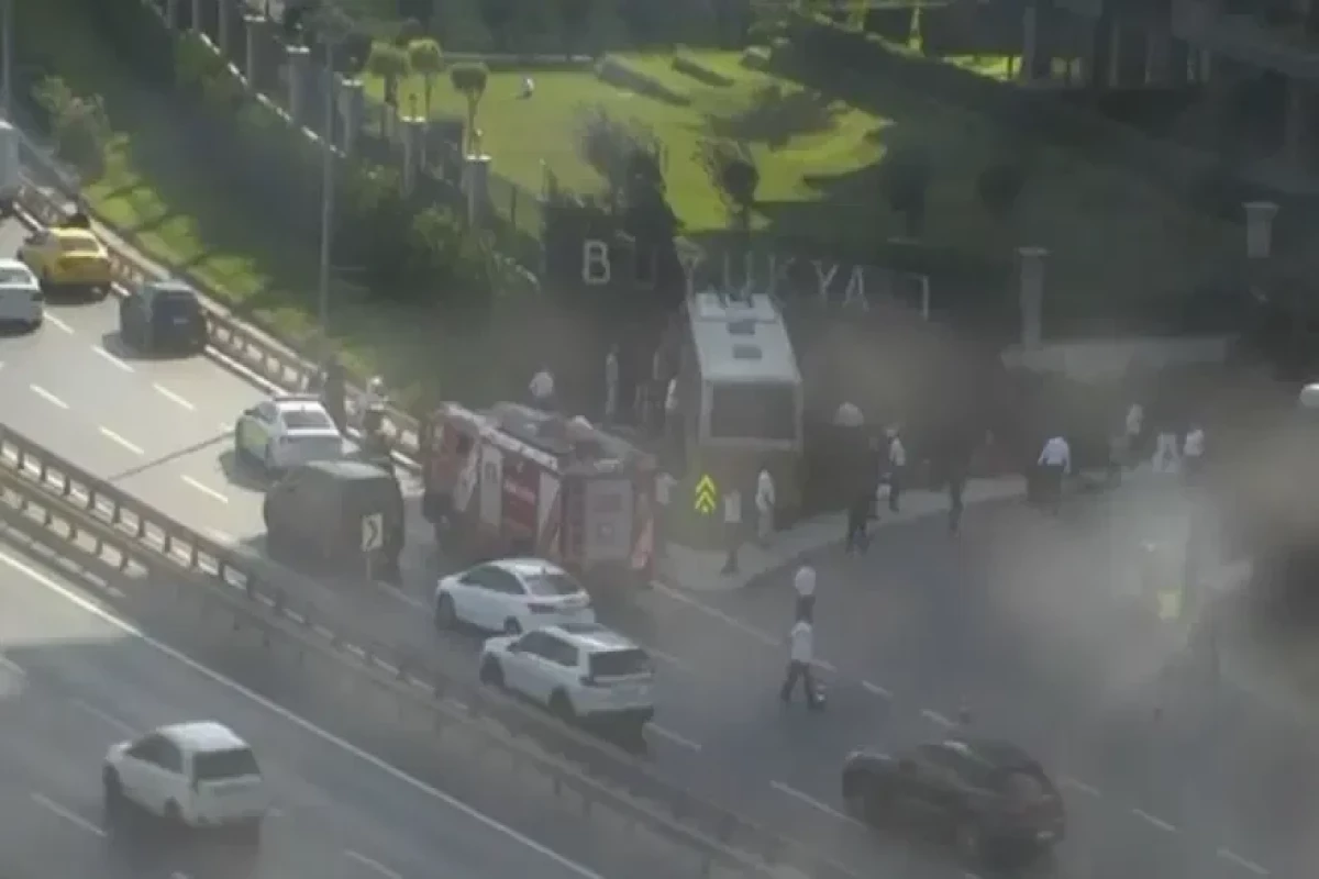 İstanbulda avtobus divara çırpılıb, 17 nəfər yaralanıb