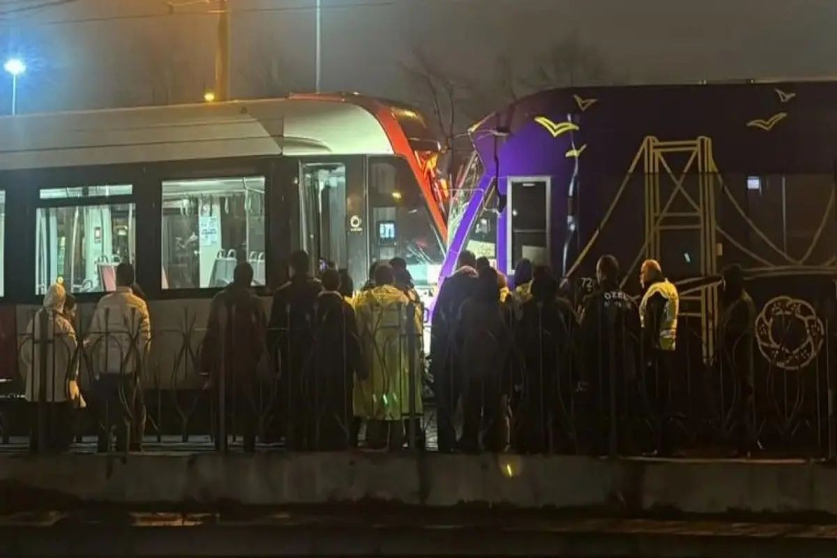 Hürriyet: 11 injured in Istanbul tram collision