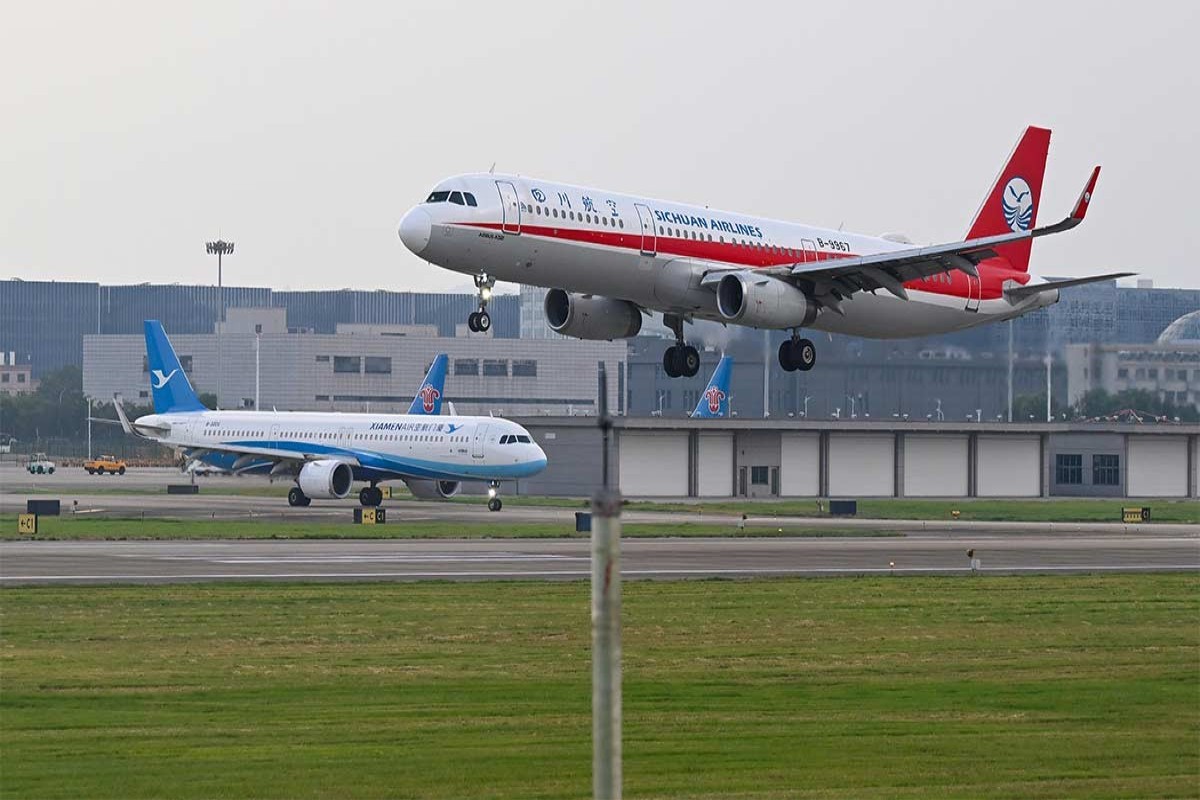 Çinin üç ən böyük aviaşirkəti yarımili 1,2 mlrd. dollar zərərlə başa vurub
