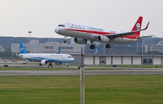 Çinin üç ən böyük aviaşirkəti yarımili 1,2 mlrd. dollar zərərlə başa vurub