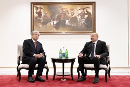 Prezident İlham Əliyev Bişkekdə Kasım-Jomart Tokayevlə görüşüb - YENİLƏNİB 
