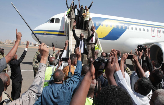 Sudanın paytaxtına 1023 gündən sonra ilk dəfə sərnişin təyyarəsi eniş edib