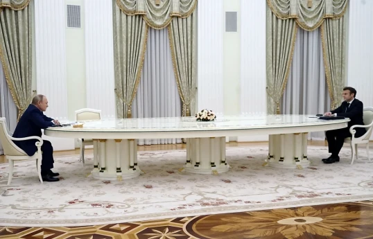Rusiya Prezidenti Vladimir Putin və Fransa dövlət başçısı Emmanuel Makron