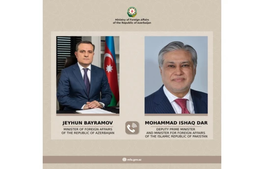 Azərbaycan xarici işlər naziri Ceyhun Bayramov və Pakistanın baş nazirinin müavini və xarici işlər naziri Məhəmməd İshaq Dar