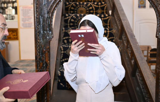 Leyla Əliyeva və Alena Əliyeva Gəncədə Şah Abbas məscidini ziyarət ediblər