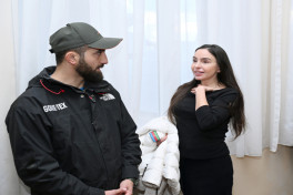 Leyla Əliyeva və Alena Əliyeva Gəncə şəhər 45 nömrəli xüsusi ümumtəhsil məktəbində olublar