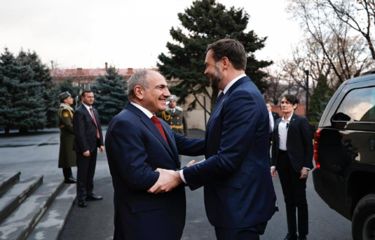 Ermənistanın Baş naziri Nikol Paşinyan və ABŞ-ın vitse-prezidenti Ceyms Devid Vens