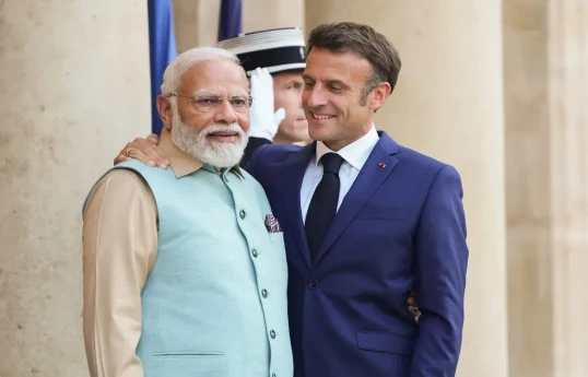Baş nazir Narendra Modi, Fransa Prezidenti Emmanuel Makron