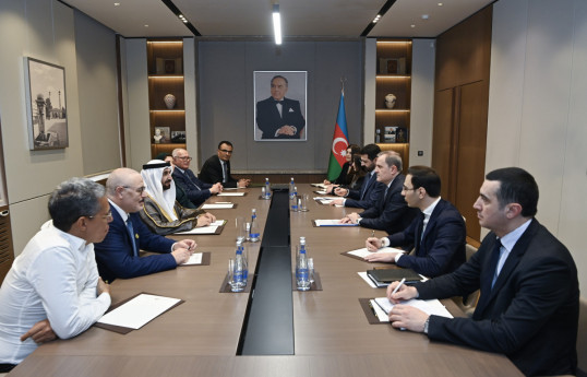 Ceyhun Bayramov Ərəb Parlamentinin prezidentinin başçılıq etdiyi nümayəndə heyəti ilə görüşüb