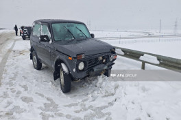 Cəlilabadda qarlı hava yol qəzalarına səbəb olub