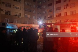 Bakıda çoxmərtəbəli yaşayış binasında yanğın baş verib  - FOTO  - VİDEO  - YENİLƏNİB-1 
