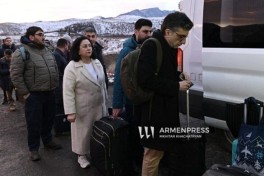 Azərbaycan nümayəndə heyəti "Sülh körpüsü" dəyirmi masasında iştirak etmək üçün Ermənistana gedib - FOTO  - VİDEO 