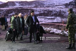 Azərbaycan nümayəndə heyəti "Sülh körpüsü" dəyirmi masasında iştirak etmək üçün Ermənistana gedib - FOTO  - VİDEO 