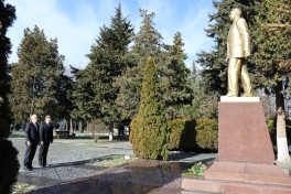 Zaur Mikayılov Qəbələdə vətəndaşları qəbul edib